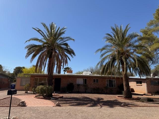 5818 East Rosewood Street