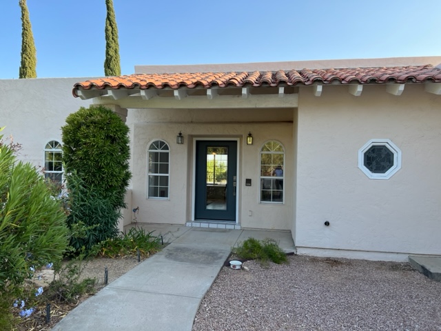 6690 North Los Leones Drive